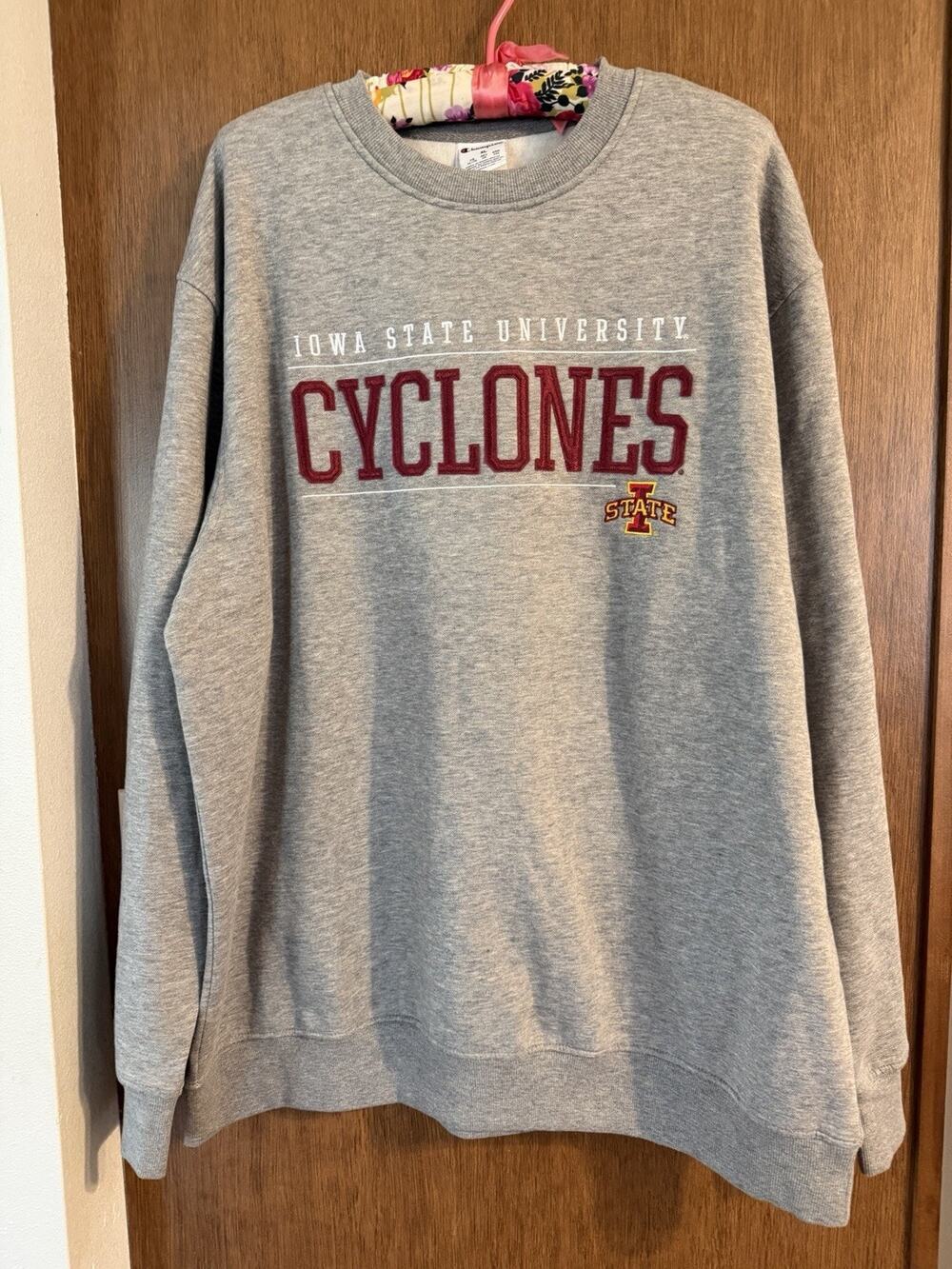 Champion ISU Iowa State University embroidered sweatshirt XL gray Soft inside